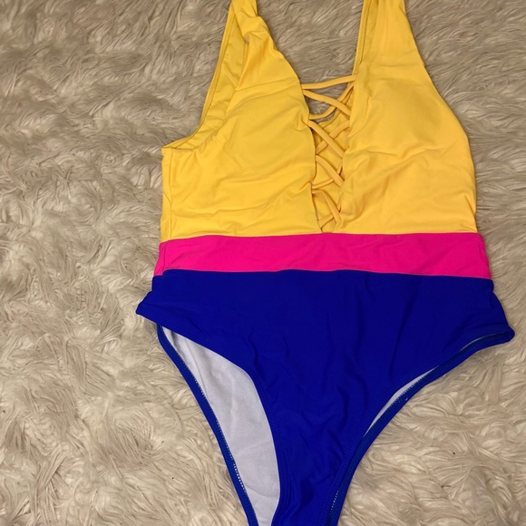 Color Block Lattice One Piece Swimsuit - Picture 2 of 4